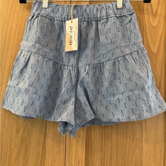 2piece set: Blue Sleeveless Ruffled Blouse and shorts - Picture 3 of 3